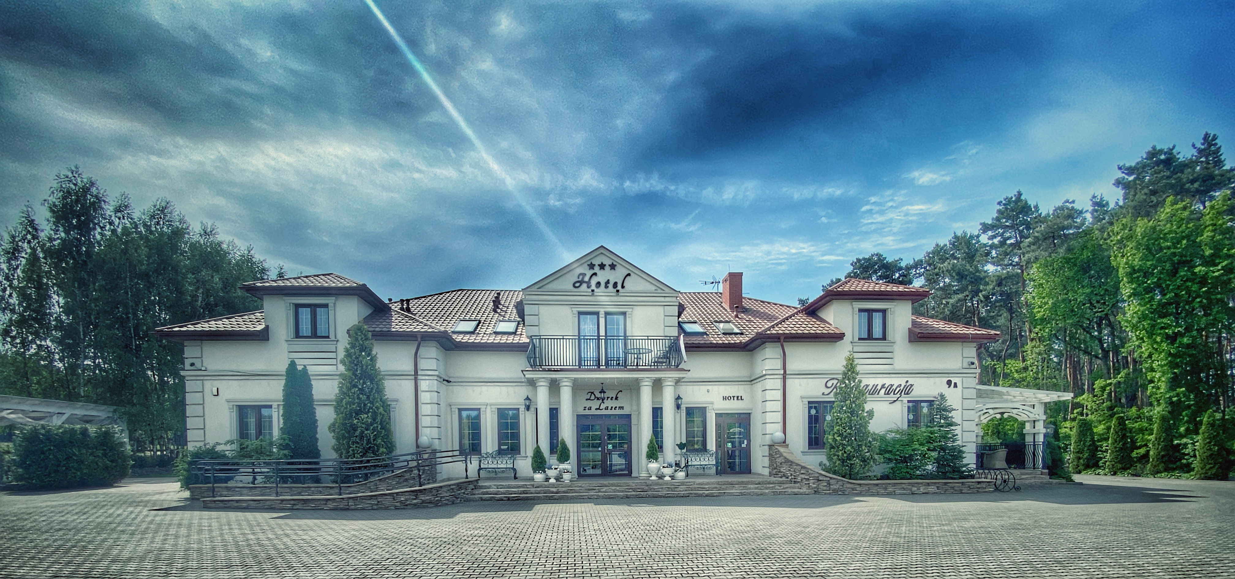 dworek za lasem, hotel